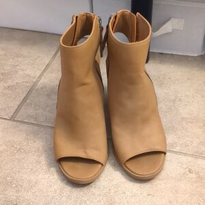 dv Open-toe, open-heel Faux Leather Booties